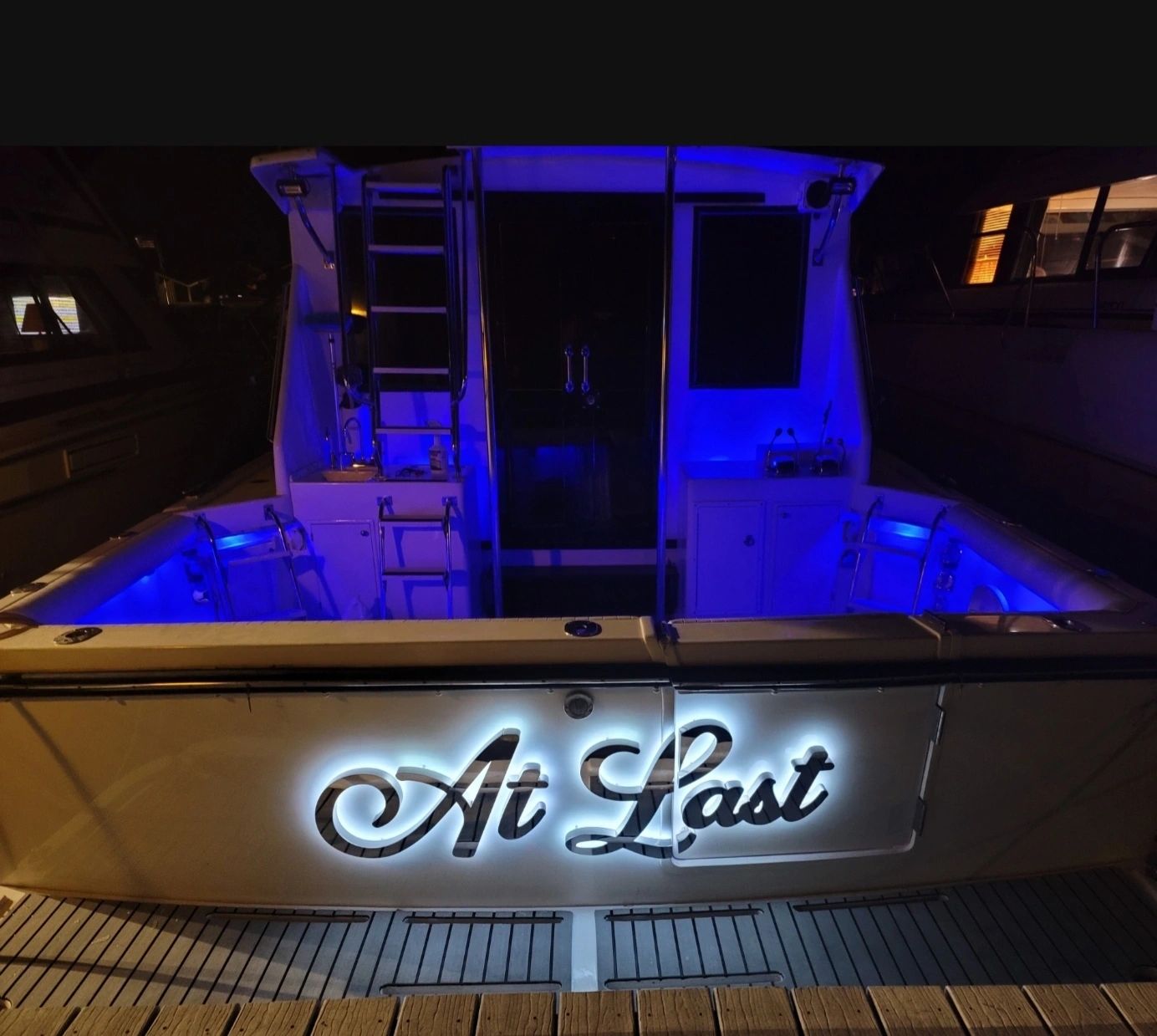 illuminated-boat-lighting